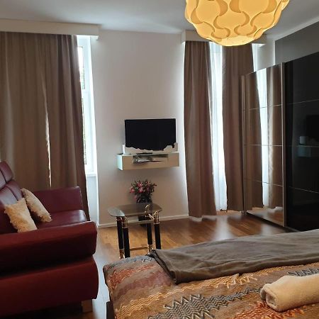 Deluxe Apartment 5P Mm A Вена Экстерьер фото